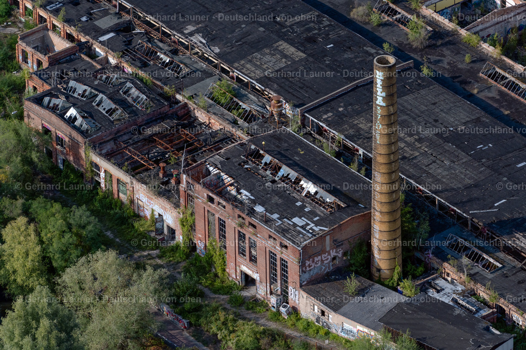4040168 | LEIPZIG 14.09.2020 Ruine der Gebäude und Hallen der ehemaligen Weberei und Jutespinnerei Tränkner und Würker der "VEB Texafol" an der Lützner Straße im Ortsteil Neulindenau in Leipzig im Bundesland Sachsen, Deutschland. // Ruin the buildings and halls of the the former weaving mill and jute spinning mill Traenkner und Wuerker of "VEB Texafol" on Luetzner Strasse in the district Neulindenau in Leipzig in the state Saxony, Germany. Foto: Gerhard Launer