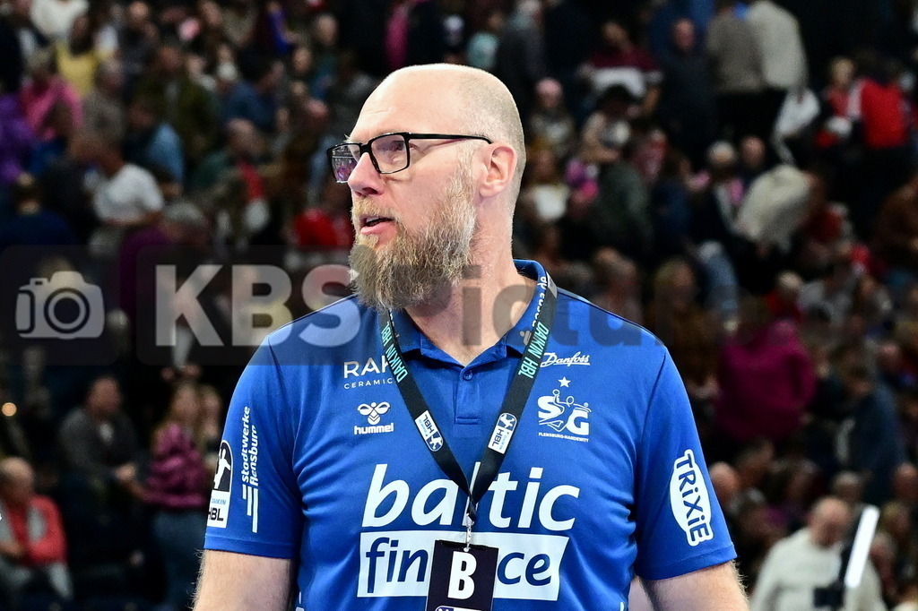 KBS Picture_HSVH-SGFl-Handewitt_037 | Pajovic Ales Trainer (SG Fl.-Handewitt) ,Sportarena :  Barclays Arena Hamburg, - Realisiert mit Pictrs.com