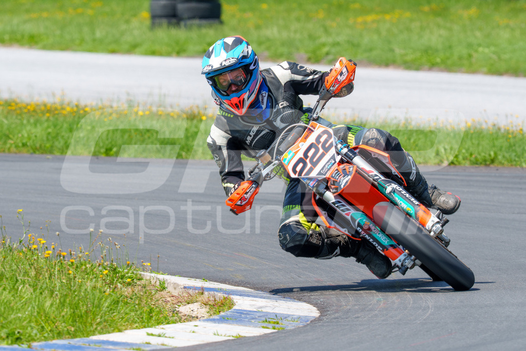 G-Cup + Supermoto Staatsmeisterschaft + Hungarian Supermoto Championship | GRIPcapture steht für authentische Sportfotografie in Österreich – für Momente, die mehr sind als Geschwindigkeit oder Ergebnis. Es geht um Emotion, Spannung, Fokus und den Augenblick, der oft nur einen Wimpernschlag dauert.Ob Motorsport, Teamsport oder 