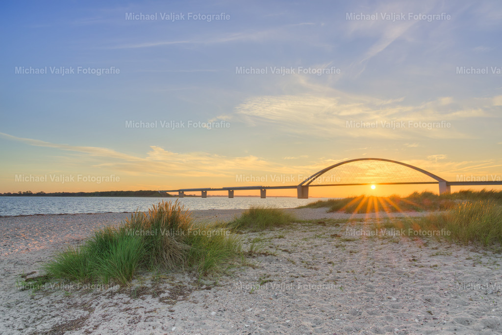 Abends am Fehmarnsund Strand | Sonnenuntergang am Fehmarnsund Strand an einem herrlichen Abend im Frühherbst. - Realisiert mit Pictrs.com