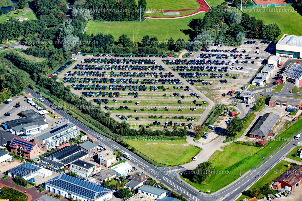 Norderney_Dauerparkplatz_C_Auf_Norderney_Inselparker_ELS_5947050923 | NORDERNEY 05.09.2023 PKW Abstellflächen und Freiflächen der " Dauerparkplatz C "Inselparker auf Norderney im Bundesland Niedersachsen, Deutschland. // Car parking spaces and open spaces of the "Permanent Parking C" island parker on Norderney in the state Lower Saxony, Germany. Foto: Martin Elsen