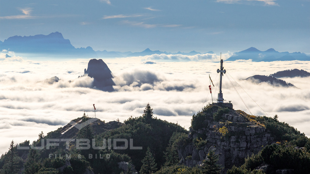 Der Wallberggipfel über den Wolken | LuftBuidl Tegernsee - Realisiert mit Pictrs.com