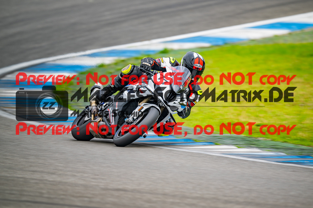 MaZZes_FotoMatrix_240701_6007705_6476 | WEISS