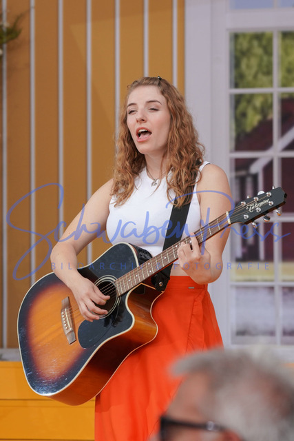 DSC01815 | Johanna Mross - Immer wieder sonntags, Folge 11
Stimmung und Emotionen bei der vorletzten Sendung, vor etwa 2500 Besuchrn. 
Deutschland, Rust, Europapark, 28.08.2022