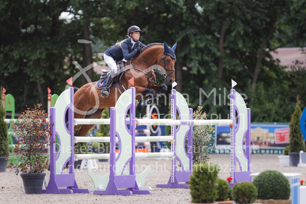 220614_Mühlen_SprPfM-628 | Late Entry Mühlen
Springprüfung Kl.M* 6-8j. Pferde gl. Einlaufprüfung für 6j. Pferde
14.06.2022