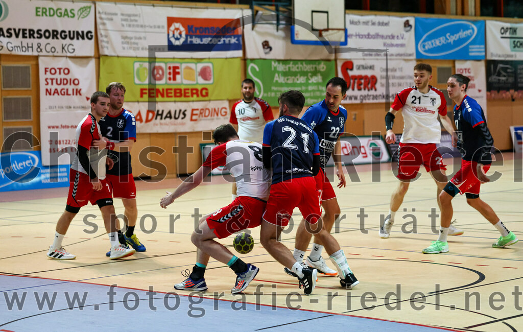 2022-09-24_095_SpVgg_Altenerding_gegen_HSG_Freising-Neufahrn | Erding, Deutschland, 24.09.2022:
Handball, Bezirksoberliga Männer 2022 / 2023, 2. Spieltag, SpVgg Altenerding gegen HSG Freising-Neufahrn, Endergebnis: 18:26

Quirin Huber (SpVgg Altenerding, #8), Korbinian Herrmann (HSG Freising-Neufahrn, #21), Tobias Kapser (HSG Freising-Neufahrn, #22)

Foto: Christian Riedel / fotografie-riedel.net