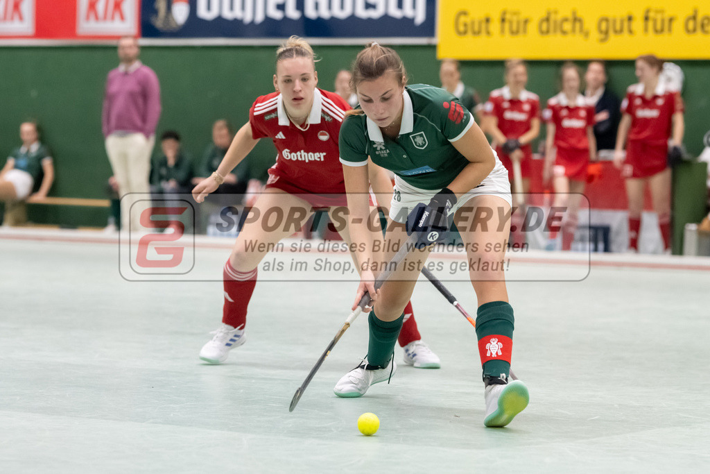 SFE_20241201_0047 | Köln, Deutschland, 01.12.2024:  Hockey 1. Bundesliga Damen Rot-Weiss Köln - HTC Uhlenhorst im KTHC Stadion Rot-Weiss Köln Tennis and Hockey Club am 01.12.2024 in Köln, Deutschland. (Foto von Stephan Fehrmann)Köln, Germany, 01.12.2024: Hockey 1. Bundesliga Damen Rot-Weiss Köln - HTC Uhlenhorst in KTHC Stadion Rot-Weiss Köln Tennis and Hockey Club at 01.12.2024 in Köln, Deutschland. (Foto from Stephan Fehrmann)