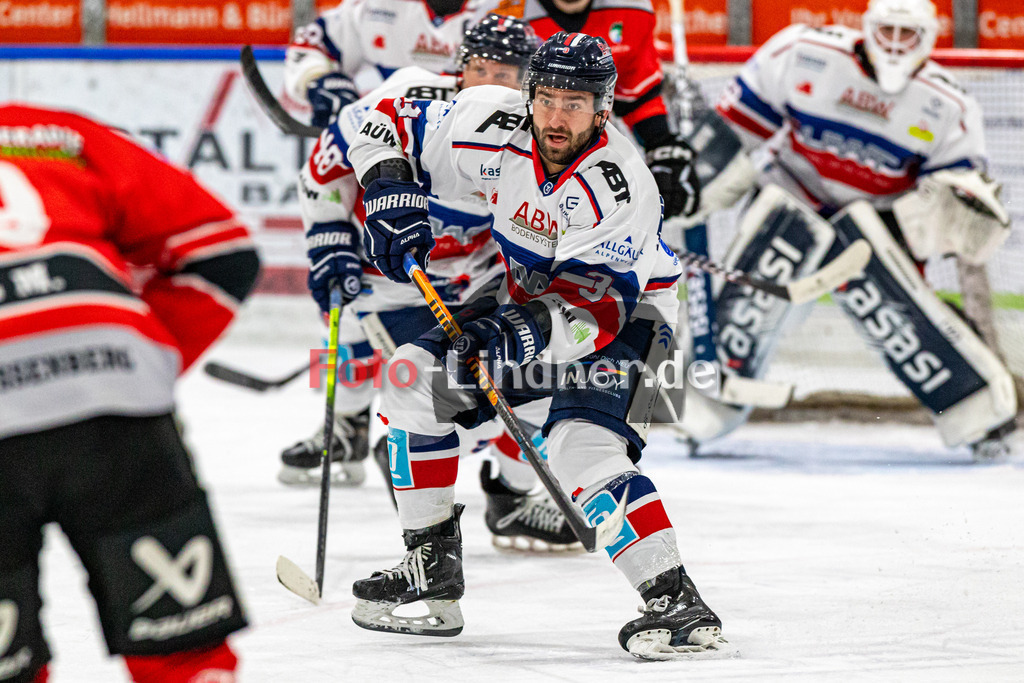 TSV Peißenberg Miners vs ESC Kempten SHARKS | Eishockey Bayernliga 2023/2024, TSV Peißenberg Miners vs ESC Kempten SHARKS, 20240121,
Timo SCHIRRMACHER (SHARKS 3) verteidigt,
2024-01-21 in Peißenberg (Eisstadion)
3 Timo SCHIRRMACHER (SHARKS 3)
Copyright: WolfgangxLindner foto-lindner.de