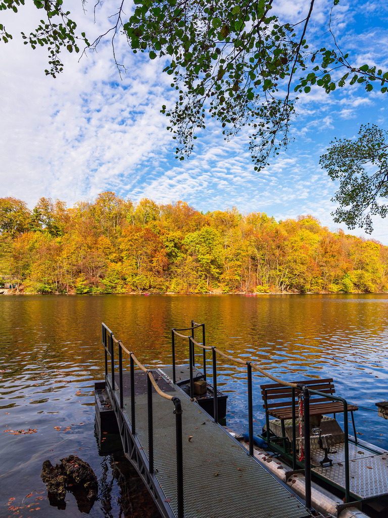 Blick über den See Schmaler Luzin auf die herbstliche Feldberger Seenlandschaft | Blick über den See Schmaler Luzin auf die herbstliche Feldberger Seenlandschaft.
