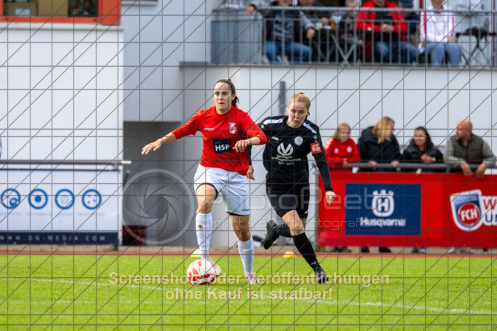 20250928_144133_0615 | #,1.FC Donzdorf (schwarz) vs. TV Derendingen (rot), Fussball, Frauen-Verbandsliga Württemberg, 03. Spieltag, Saison 2025/2026, Rasenplatz Lautertal Stadion, Süßener Straße 16, 73072 Donzdorf, 28.09.2025 - 13:00 Uhr,Foto: PhotoPeet-Sportfotografie/Peter Harich