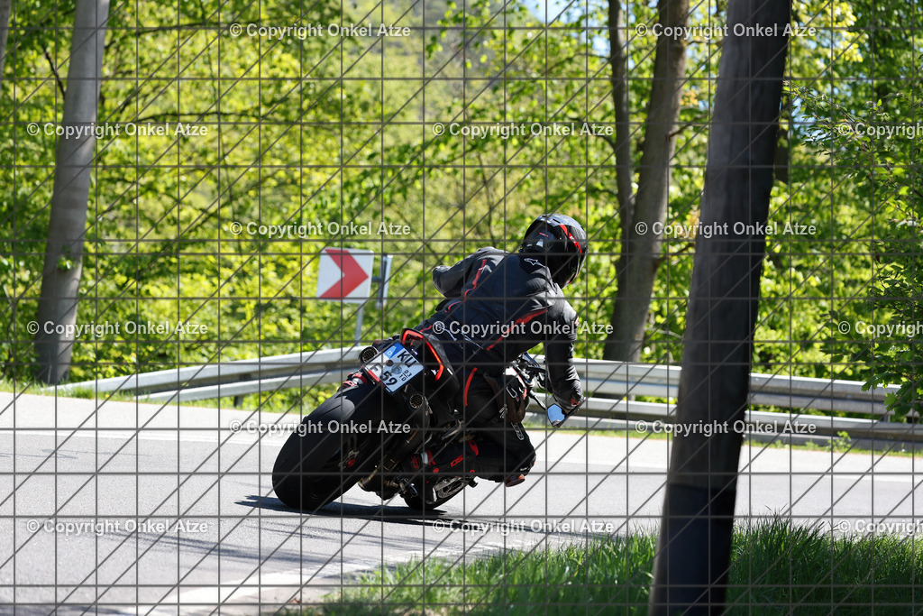 IMG_9405 | Fotograf am Kyffhäuser. Onkel Atze. Kyffhäuser Rennstrecke. Café36. Motorsportfotografie. - Realisiert mit Pictrs.com