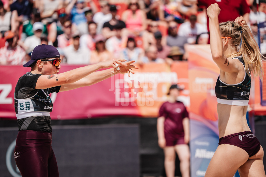 Beachvolleyball | Frauen | Allianz German Beach Tour 2025 | Tourstop Bremen | 14.06.2025 | v.l. Melanie Gernert und Nele Barber freuen sich jubeln