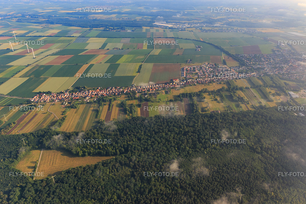 Saarstraße von Süden | Luftbild: Saarstraße von Süden in Kandel im Bundesland Rheinland-Pfalz in Deutschland. Foto: IMG_107875.jpg vom 10.06.2018 durch Werner Riehm/FLY-FOTO.de - Realisiert mit Pictrs.com