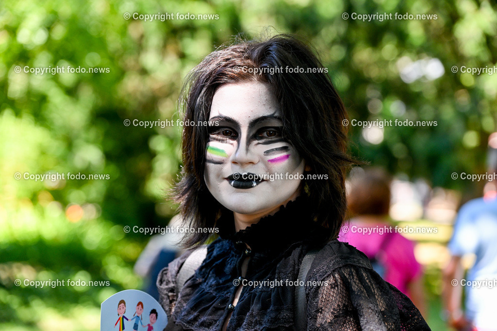 Linzpride 2024_ 06.07.2024-48 | 06.07.2024, Linz, AUT, Linzpride 2024, im Bild Teilnehmer an der Linz Pride 2024