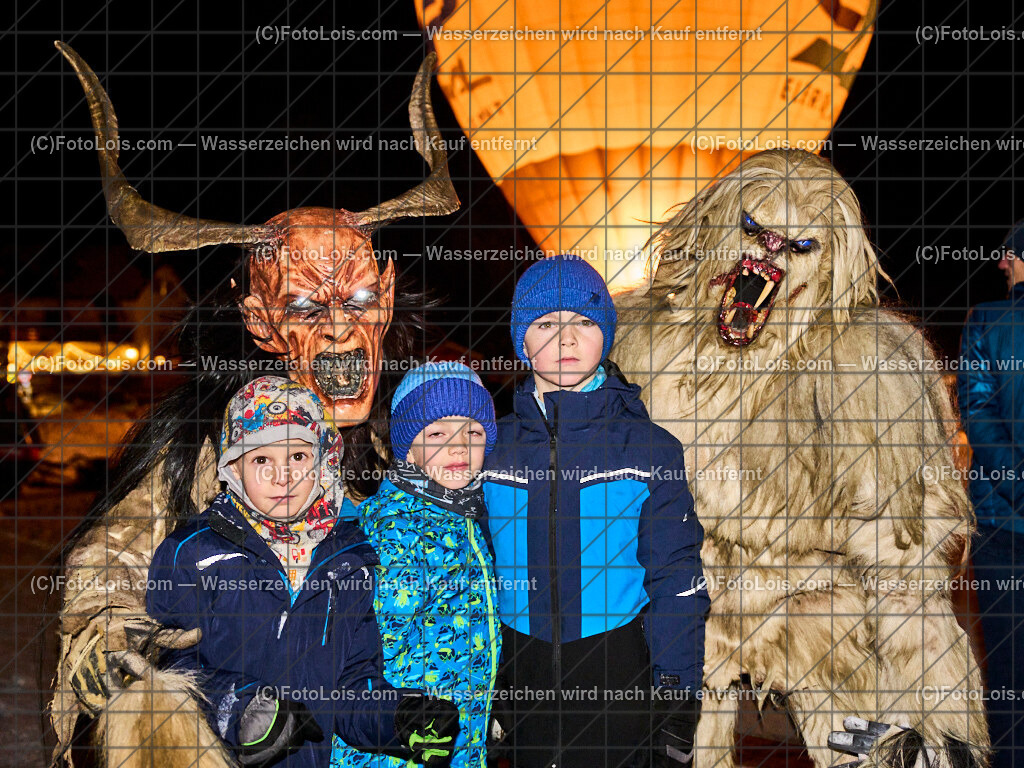 ALP5252_Nacht der Ballone_Gaminger Oetscherteufeln | NACHT DER BALLONE in Lackenhof am Ötscher, Sa 28. Dezember 2024.Mit einer Schauübung der Bergrettung Lackenhof, dem Ballonclub Ötscherland und den Gaminger Ötscherteufeln unter Zusammenarbeit mit der FF Lackenhof, dem Musikverein, dem Pensionistenverband, dem CampingClub, der Schirmbar und Konditorei Czihak, der Fuchswaldhütte und der Pizzeria Venezia, die für die Verköstigung sorgten, sowie der Ötscherliftgesellschaft, der Gemeinde Gaming und dem Ötscher-Tourismusverband.
