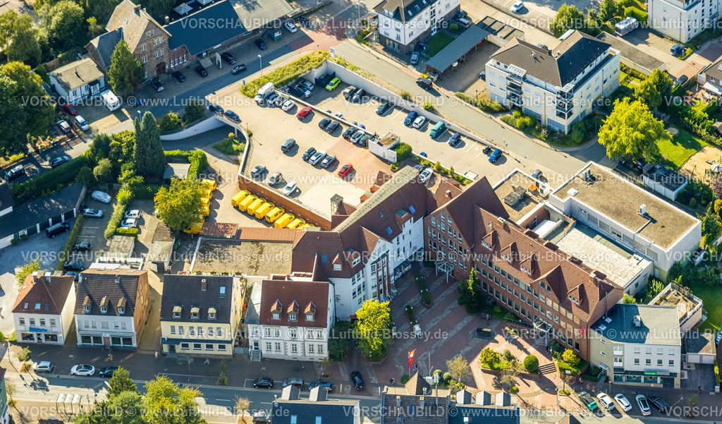 Sprockhoevel240810990 | Luftbild, Einkaufszentrum an der Hauptstraße mit Sparkassen Gebäude und DM-Markt, Parkdeck, Niedersprockhövel, Sprockhövel, Ruhrgebiet, Nordrhein-Westfalen, Deutschland