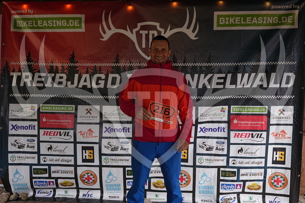 A1_09500 | Fotogalerie der Treibjagd im Dunkelwald - Dein MTB Etappenrennen im Erzgebirge - Realisiert mit Pictrs.com