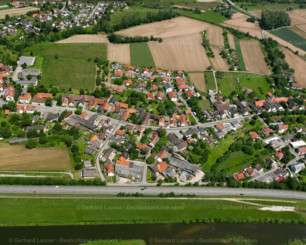 2626242 | NEUMüHL 09.06.2006 Ortsansicht am Rande von landwirtschaftlichen Feldern und Nutzflächen  in Neumühl im Bundesland Baden-Württemberg, Deutschland // Village view on the edge of agricultural fields and land  in Neumühl in the state Baden-Wuerttemberg, Germany Foto: Gerhard Launer