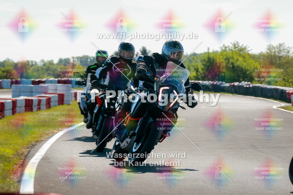 Moto-TeamOBK-21153 | Hier findet Ihr Bilder von Touristenfahrten auf der Nürburgring Nordschleife oder von anderen Veranstaltungen die ich besucht habe. Viel Spass beim Durch Schauen 