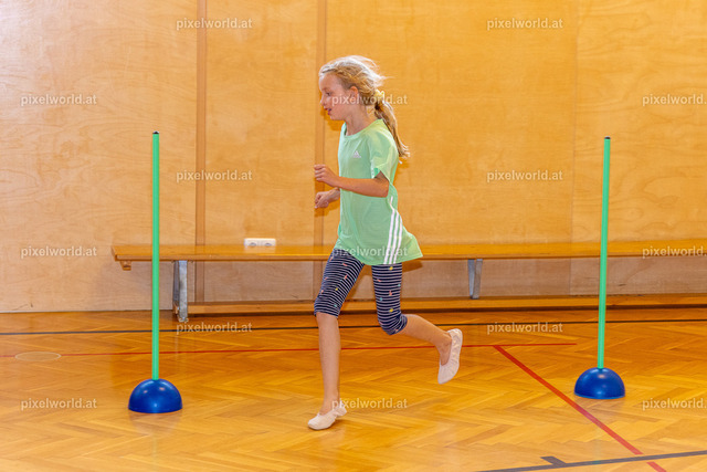 Sport in der Volksschule mit Sabrina Wrann | Bildershop von pixelworld.at - Realisiert mit Pictrs.com