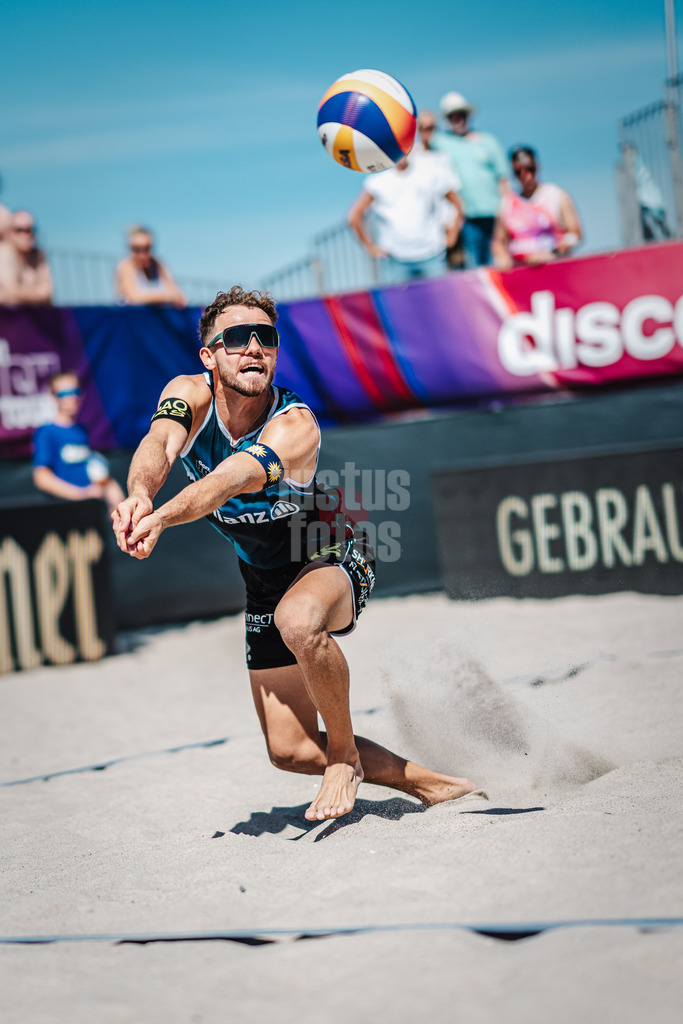 Beachvolleyball | Männer | Allianz German Beach Tour 2024 | Tourstop Kühlungsborn | 11.08.2024 | Jonas Sagstetter spielt den Ball