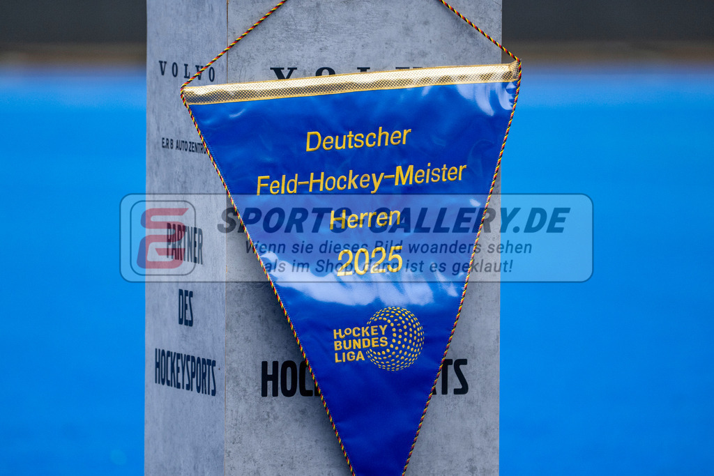 Final4_20250601-1614-Z09_5007 | Krefeld, Deutschland, 01.06.2025:  Feldhockey Final4 2025 – „Deutsche Feldhockey-Meisterschaften 2025“ Crefelder HTC - Rot-Weiss Köln (Finale Herren) im Gerd-Wellen-Hockeyanlage am 01.06.2025 in Krefeld, Deutschland. (Foto von Kramhöller/Fehrmann/Kaste)Krefeld, Germany, 01.06.2025: Feldhockey Final4 2025 – „Deutsche Feldhockey-Meisterschaften 2025“ Harvestehuder HTC - Düsseldorfer HC (Finale Damen) in Gerd-Wellen-Hockeyanlage at 01.06.2025 in Krefeld, Deutschland. (Foto from Kramhöller/Fehrmann/Kaste)