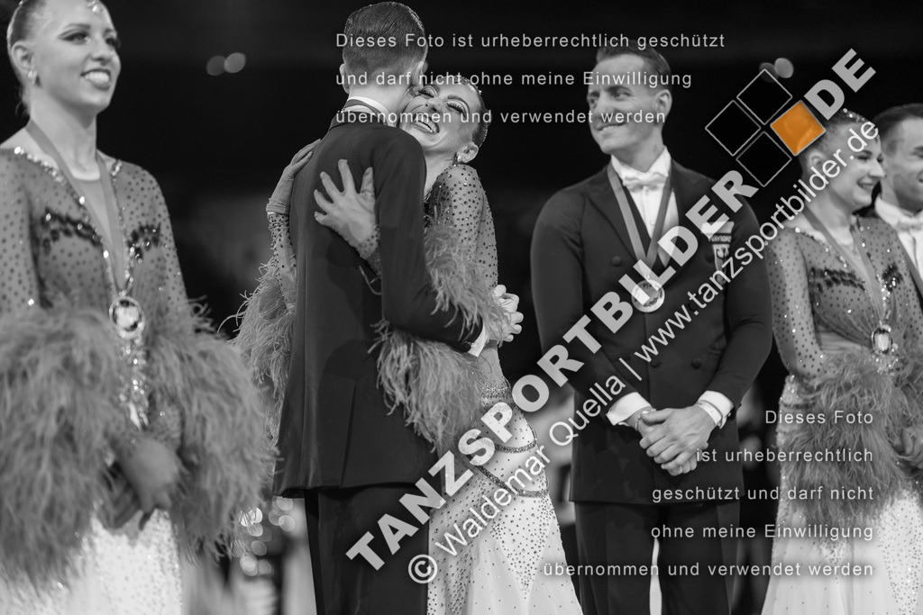 20251206-06081 | Hier finden Sie Tanz Bilder vom Latein und Standard Formationen tanzen. Sportbilder vom Tanzsport. Schöne Fotos und von Weltmeisterschaft, Europameisterschaft, Bundesliga, Regionalliga, Oberliga und Landesliga sowie von GOC Stuttgart, DanceComp, WM Bremen