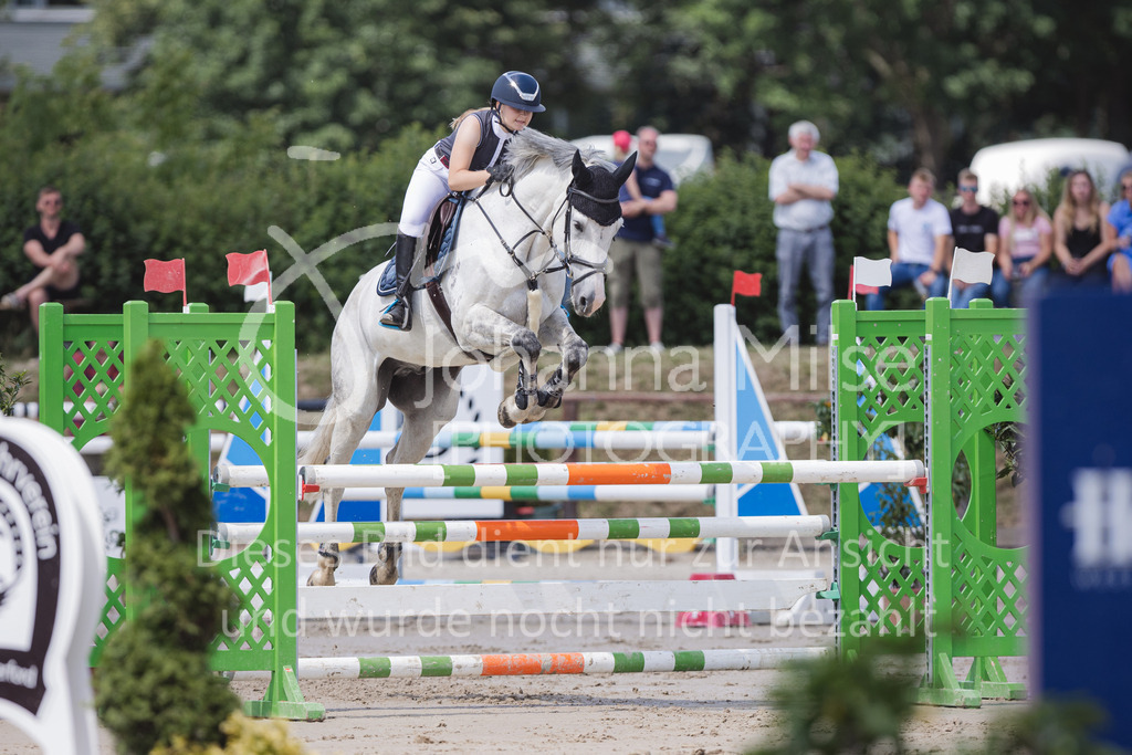 220612_LüPfSpTa_Punkte-L-529 | Lützower Pferdesporttage
Punktespringprüfung Kl.L mit Joker geschlossen
12.06.2022