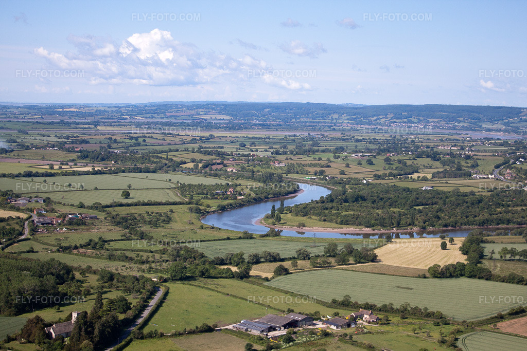 Aerial view: Knee of the River Severn near Oakle Street in Elmore in the state England, Great Britain. – Photo: IMG_40756(39717).jpg taken on 06/11/2011 by Werner Riehm/FLY-FOTO.com – Resolution of the original: 4752 x 3168 px