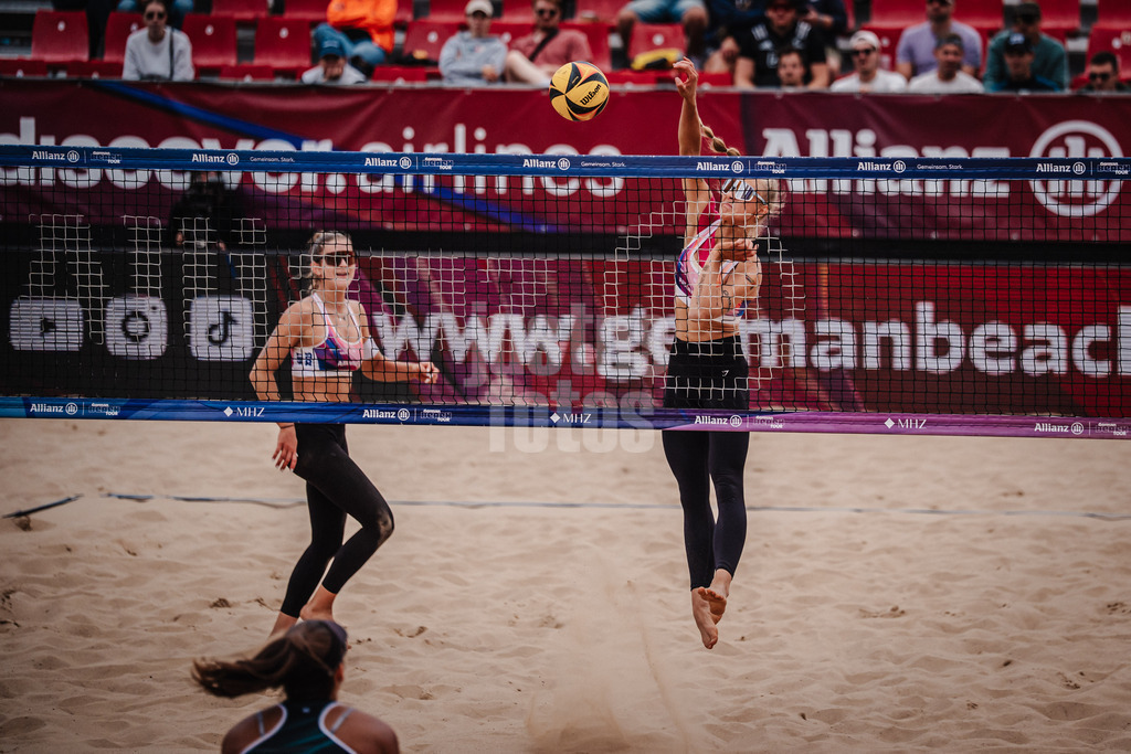 Beachvolleyball | Frauen | Allianz German Beach Tour 2025 | Tourstop Berlin | 22.08.2025 | Paula Schürholz beim Angriff