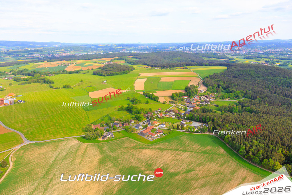 Die Luftaufnahme der Stadt Neudrossenfeld wurde vom UL-Flugzeug heraus erstellt ( keine Drohne )- hohe Auflösung für beste Qualität