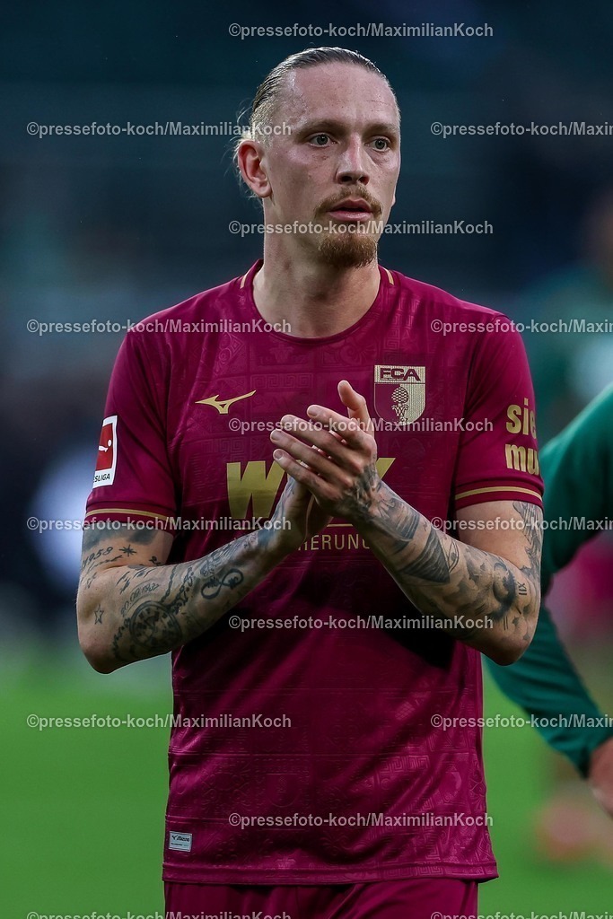 BMG21022502194 | 22.02.2025, Fußball, Borussia Mönchengladbach - FC Augsburg, 1. Fußball Bundesliga, Borussia-Park, Saison 2024 2025: Marius Wolf (FC Augsburg #11)DFB regulations prohibit any use of photographs as image sequences and or quasi-video.