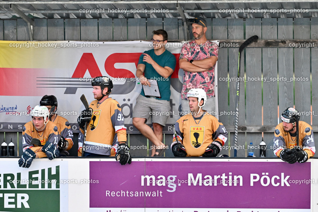 HSC Eagles Poggersdorf vs. VAS Ballhockey  | Spielerbank VAS Ballhockey Villach, Headcoach VAS Ballhockey Manfred Eder, HSC Eagles Poggersdorf vs. VAS Ballhockey , HSC Eagles Poggersdorf vs. VAS Ballhockey  am 17.07.2024 in Poggersdorf (Sportzentrum Poggersdorf), Austria, (Photo by Bernd Stefan)
