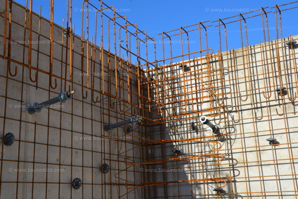 bib-lg04-betonarbeiten-0604 | Nach LV-Leistungsgruppen sortierte Detailfotos über den Bau eines Hauses. Alle Hausbau-Bilder direkt vom Urheber und Autor der Website Haus-Selber-Bauen.com