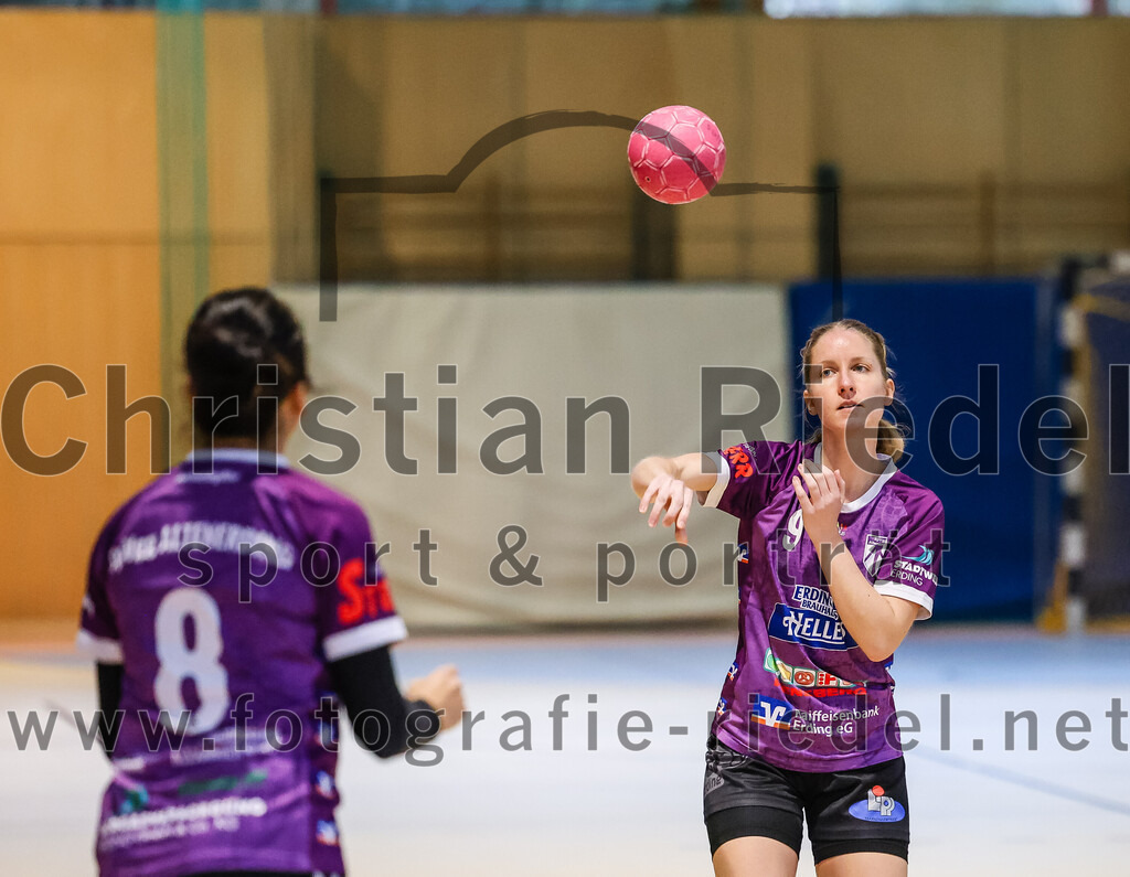 2024-03-23_015_SpVgg_Altenerding_II_gegen_ETSV_09_Landshut | Erding, Deutschland, 23.03.2024:
Handball, Bezirksliga Frauen Altbayern 2023 / 2024, 19. Spieltag, SpVgg Altenerding II gegen ETSV 09 Landshut, Endergebnis: 22:18

Sylvia Heider (SpVgg Altenerding, #8), Elisabeth Bauschmid (SpVgg Altenerding, #9)

Foto: Christian Riedel / fotografie-riedel.net