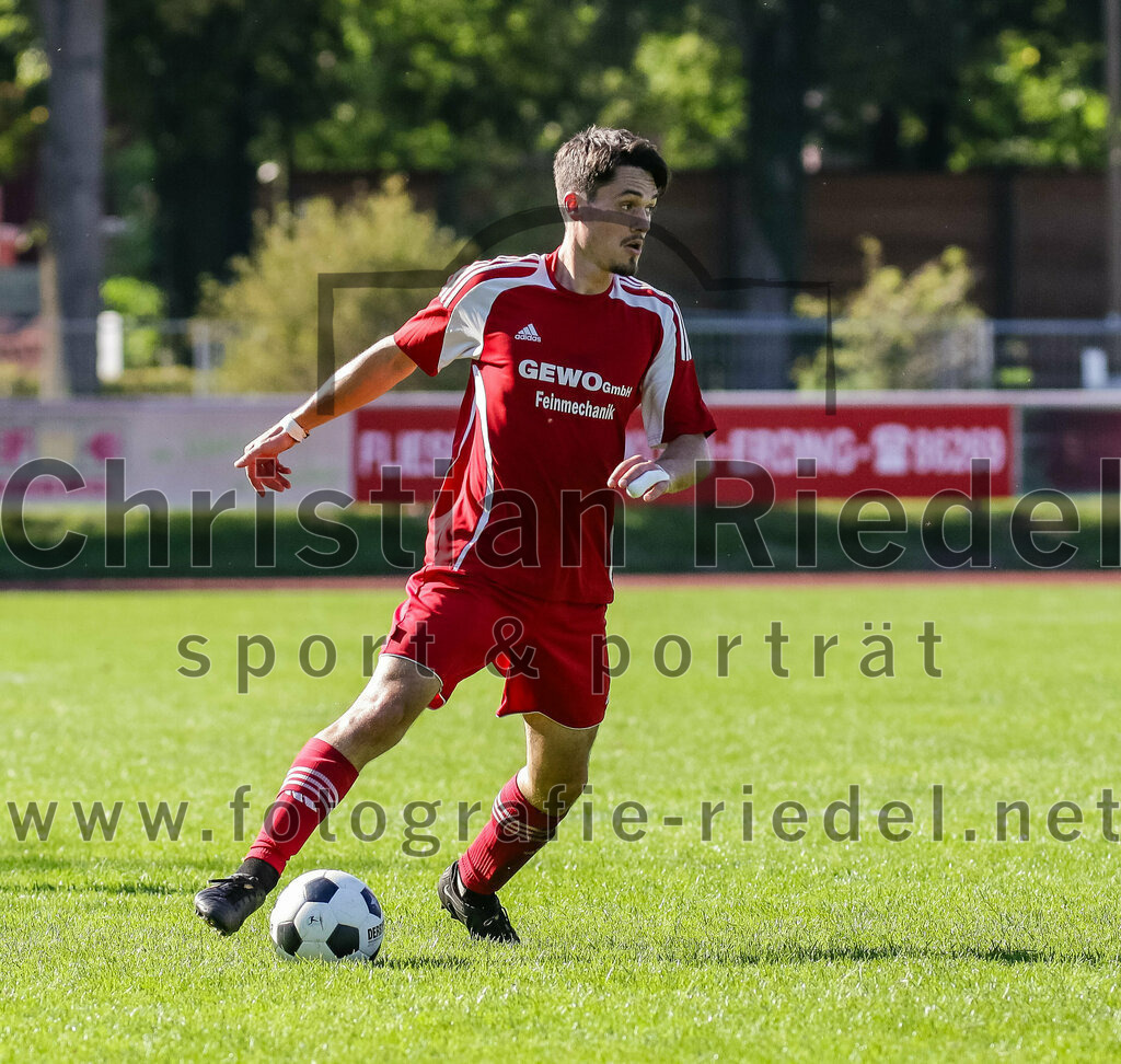 2023-09-09_035_FC_Herzogstadt_II_gegen_SG_Hoerlkofen_Woerth | Erding, Deutschland, 09.09.2023:
Fußball, A-Klassel 2023 / 2024, 6. Spieltag, FC Herzogstadt II gegen SG Hörlkofen/Wörth, Endergebnis: 1:2

Korbinian Nußrainer (SG Hörlkofen/Wörth, #8)

Foto: Christian Riedel / fotografie-riedel.net