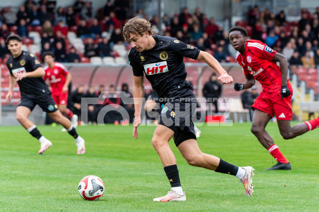 20241102_NSZ_5521 | Maximilian Fischer (Fortuna Köln,No.03) in AktionDEU, Düsseldorf, 02.11.2024 Fußball, Regionalliga West, Saison 2024/2025, 14. Spieltag, Fortuna Düsseldorf U23 - SC Fortuna Köln - Realisiert mit Pictrs.com