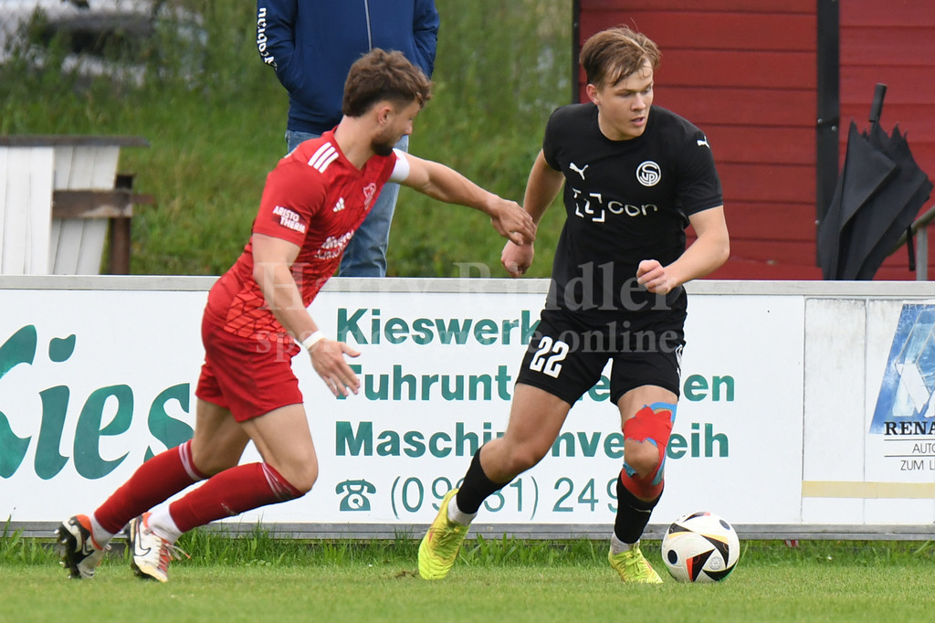 SpVgg Plattling : FC Ergolding | Sebastian Niedermayer (SpVgg Plattling) - Realisiert mit Pictrs.com