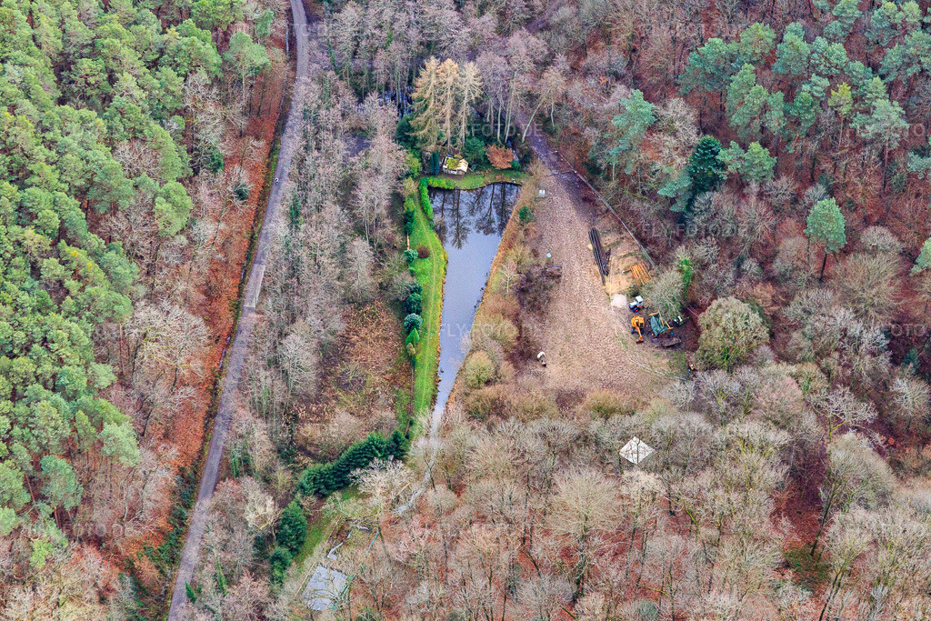 Luftbild: Fisschteich im Pfälzerwald in Pleisweiler-Oberhofen im Bundesland Rheinland-Pfalz in Deutschland. Foto: IMG_085708.jpg vom 08.01.2016 durch Werner Riehm/FLY-FOTO.de