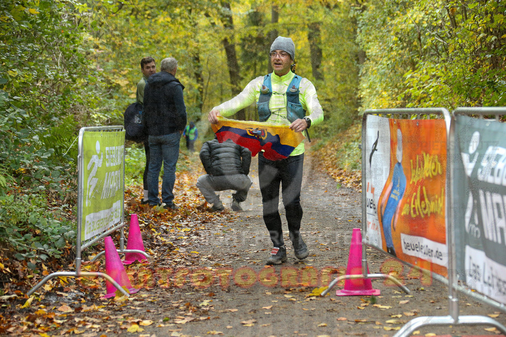 251026_1348_EX1_3976 | Sportfotografie im Rhein-Sieg Kreis, Köln, Bonn, NRW, Rheinland Pfalz, Hessen, etc. Unser Tätigkeitsfeld umfasst den Laufsport vom Volkslauf über den Marathon, Duathlon, Triathon bis zum Ultralauf wie Kölnpfad Ultra oder Schindertrail.