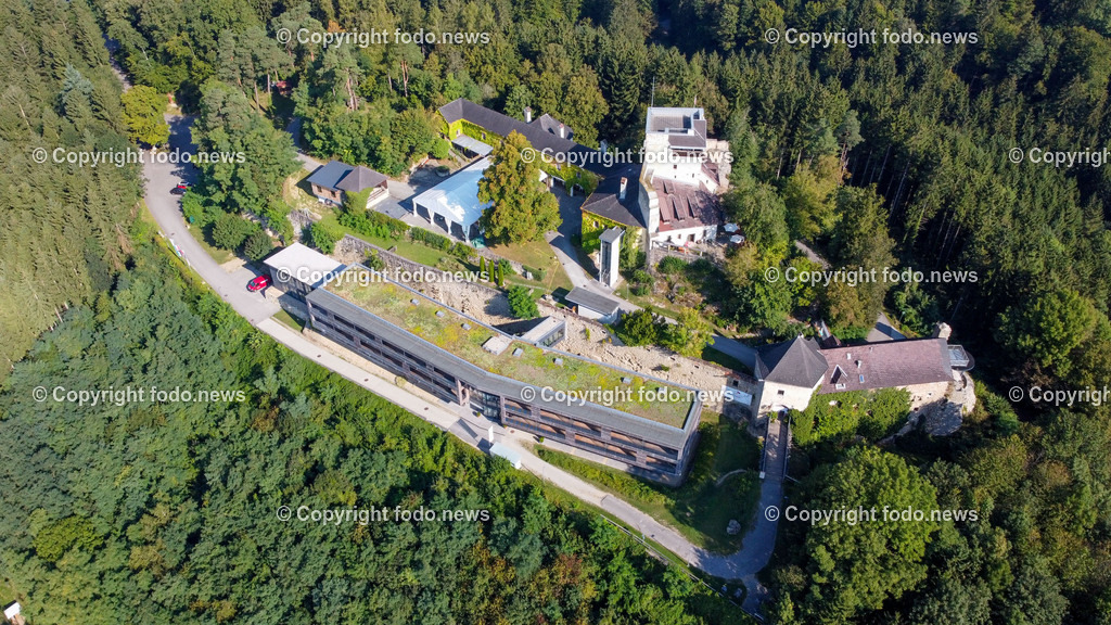 Bad Kreuzen_ 11.09.2023-11 | 11.09.2023, Bad Kreuzen, AUT, Bad Kreuzen, im Bild Burg Kreuzen, Gaestehaus Schatzkammer

Die Burg Kreuzen ist eine Felsenburg in der Naehe des Kurortes Bad Kreuzen im Bezirk Perg in Oberoesterreich
Quelle: Wikipedia

Drohne