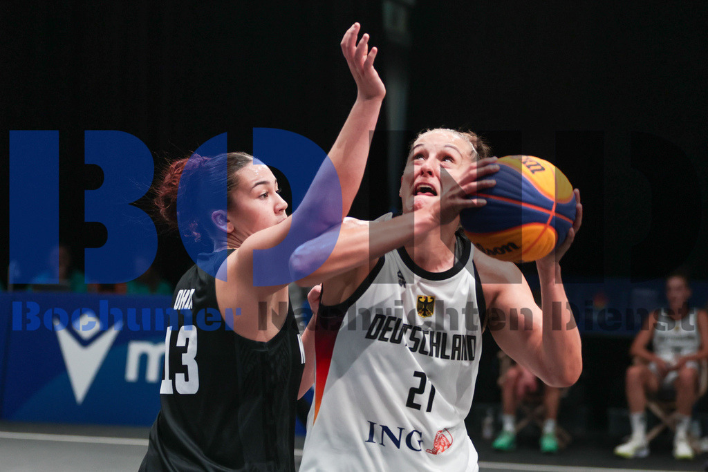 SES_TTG3X320250717-24 | bond - Realisiert mit Pictrs.com