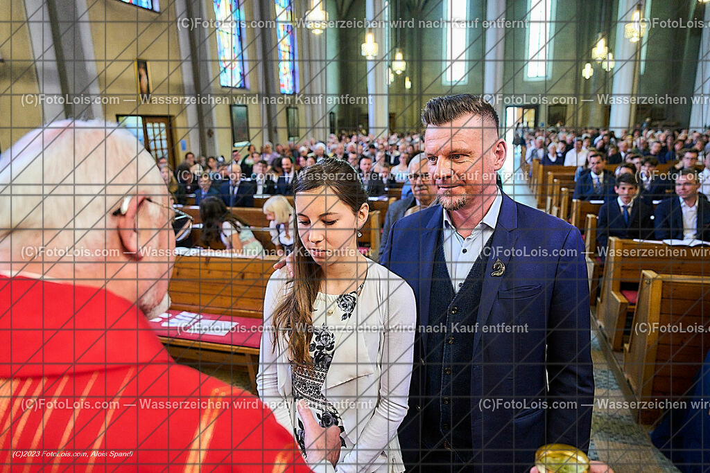 ALP2342_Pfarrfirmung Wieselburg_Sakrament der Firmung | (C)FotoLois.com, Alois Spandl, Pfarrfirmung in Wieselburg mit Firmspender Eduard Gruber (ehemaliger Generalvikar der Diözese St. Pölten), Sa 3. Juni 2023.