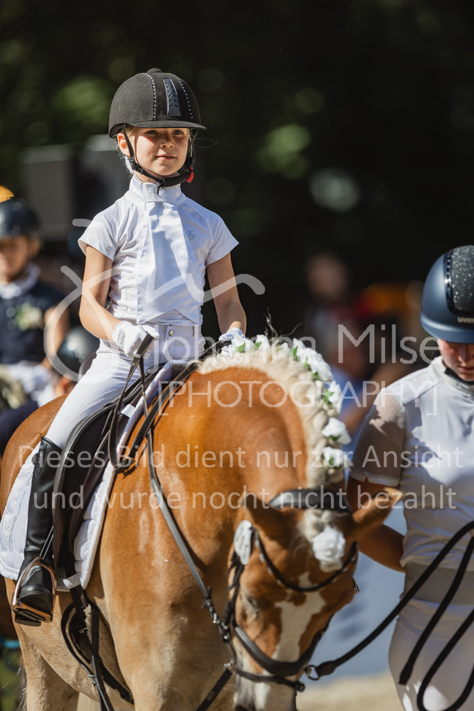 230910_OWLCh_Führzügel-139 | Deine schönsten Turniermomente als professionelle Fotos! Entdecke hochwertige Pferdesport-Fotografie im Online-Shop. Jetzt Fotos finden & bestellen!