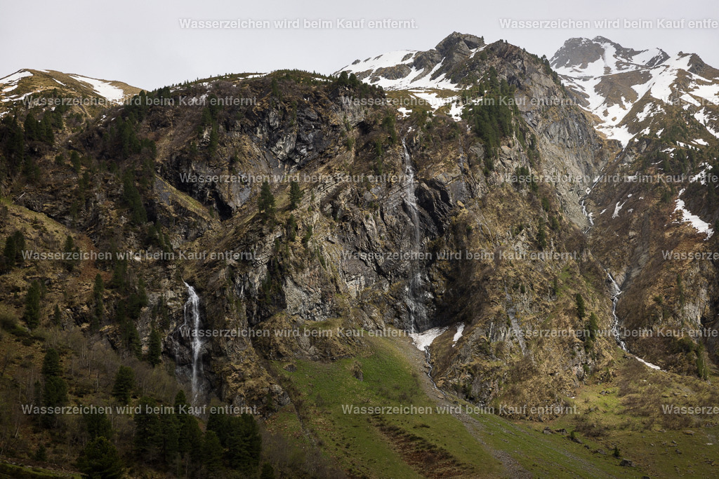 Ein schmaler Grad trennt dich von deinem Herzensleben | Die Botschaft zum Bild lautet: Ein schmaler Grad, mag bis jetzt dein Leben gewesen sein. Herausforderungen bedürfen Mut. Sei mutig, diese Herausforderung auf deinem schmalen Grad zu gehen. Dahinter wartet das Paradies, und diese Herausforderung sind die Würze deines Lebens. Genieße es!