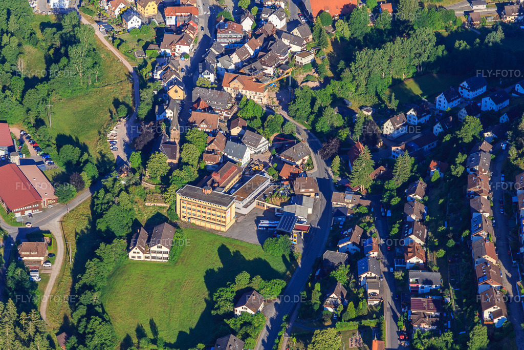 Luftbild: TSG Technischer Spritzguß GmbH und Galvanotechnik Tennenbronn GmbH im Ortsteil Tennenbronn in Schramberg im Bundesland Baden-Württemberg in Deutschland.Foto: IMG_149166.jpg vom 29.06.2025 durch Werner Riehm/FLY-FOTO.deTSG Technischer Spritzguss GmbHGalvanotechnik Tennenbronn - Ihr Profis im Bereich Galvanik / Veredelung