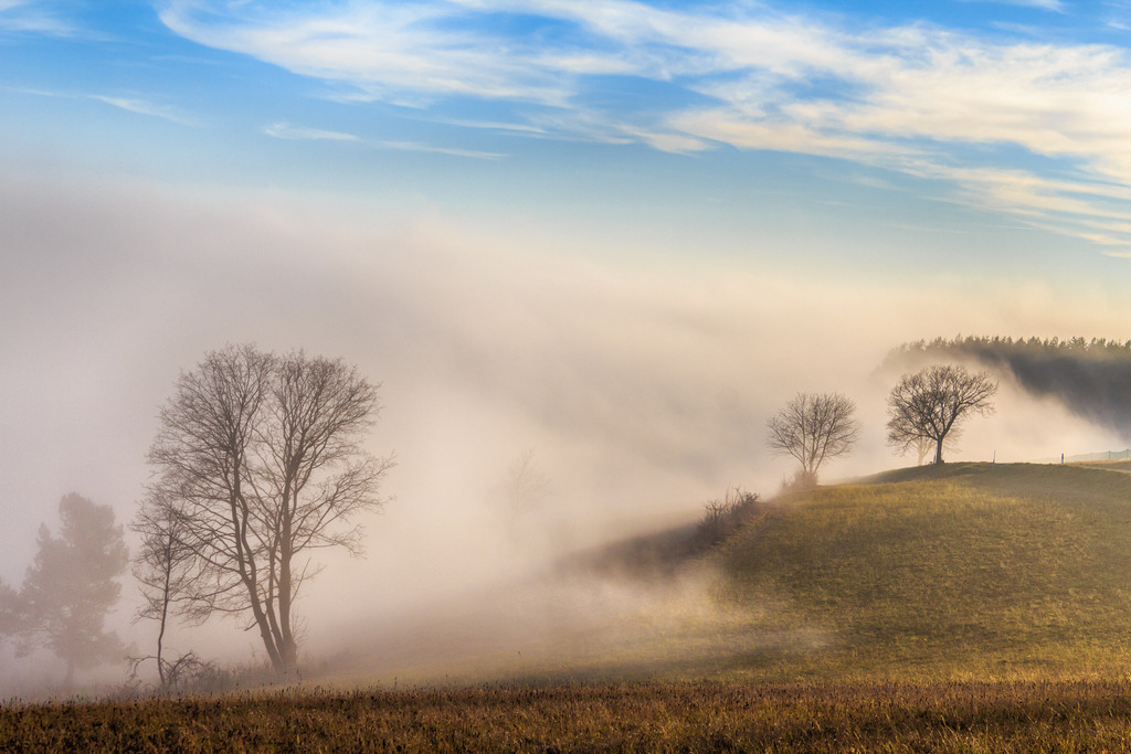 Der Nebel 026 | Rothenburg ob der Tauber. Nur hier gibt es Exklusive und passend zur Jahreszeit Ihr Wandbild, T-Shirt, Tasse und alles was das Rothenburg Herz begehrt. - Realisiert mit Pictrs.com