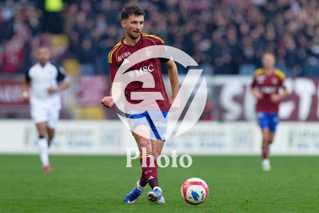 Brack Super League - Servette FC v FC Zurich | Miroslav Stevanovic (9 Servette FC) passes the ball  during the Brack Super League match between Servette FC and FC Zurich at Stade de Geneve in Geneva, Switzerland