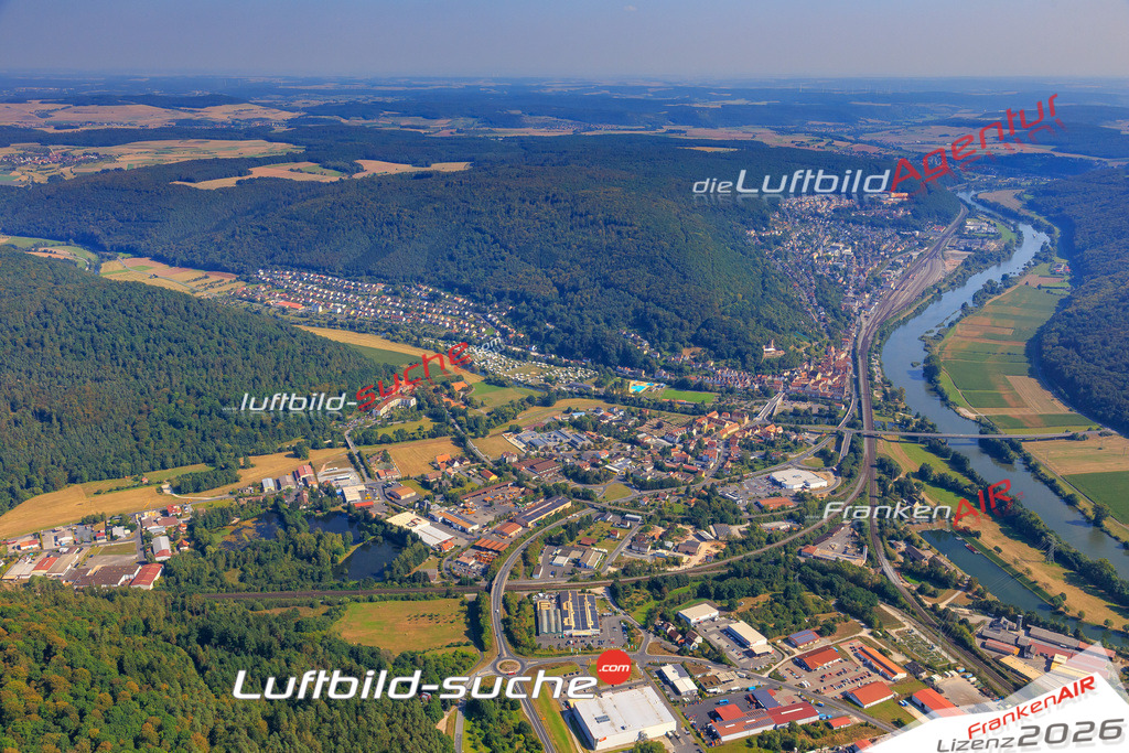Die Luftaufnahme der Stadt Gemünden am Main wurde vom UL-Flugzeug heraus erstellt ( keine Drohne )- hohe Auflösung für beste Qualität