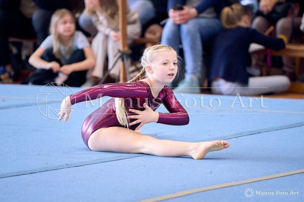 2024-04-19-2-2-B-DSC00941 | Professionelle Sportfotografie in Hamburg, Schleswig-Holstein und Niedersachsen – spezialisiert auf Rhönrad, Geräteturnen, Leistungsturnen und rhythmische Sportgymnastik. Bundesweite Begleitung von Rhönrad-Events. Jetzt Sport-Fotos - Realisiert mit Pictrs.com
